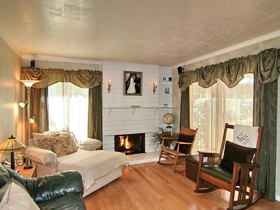 Light and Bright Townhome