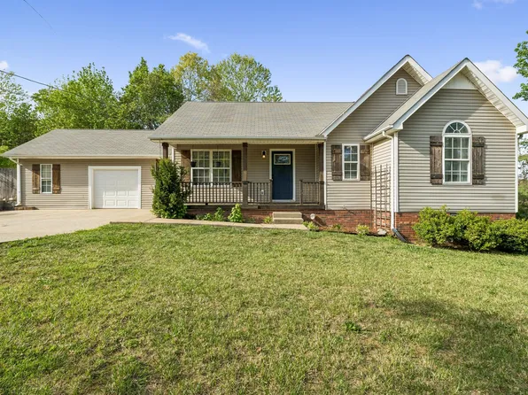 105 White Oak Dr, Dickson, TN 37055