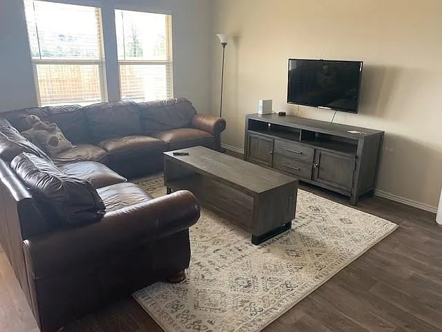 4 bed, 2.0 bath, 1612 sqft, $2,150 — Photo 3