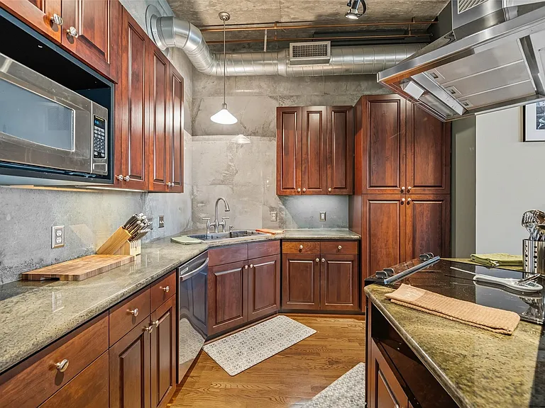 505 Bastrop St #402 — Photo 8
