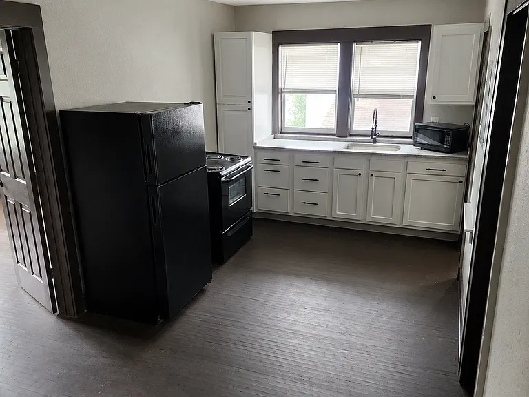 210 E 19th St #3 — Photo 6
