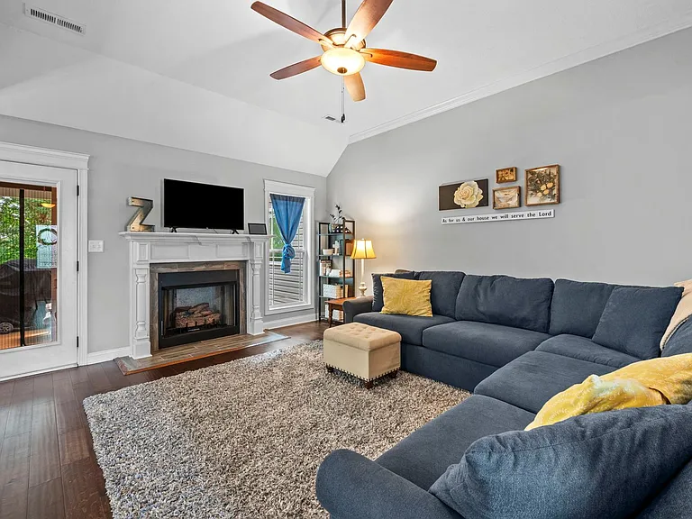 1048 Harrison Way — Photo 4