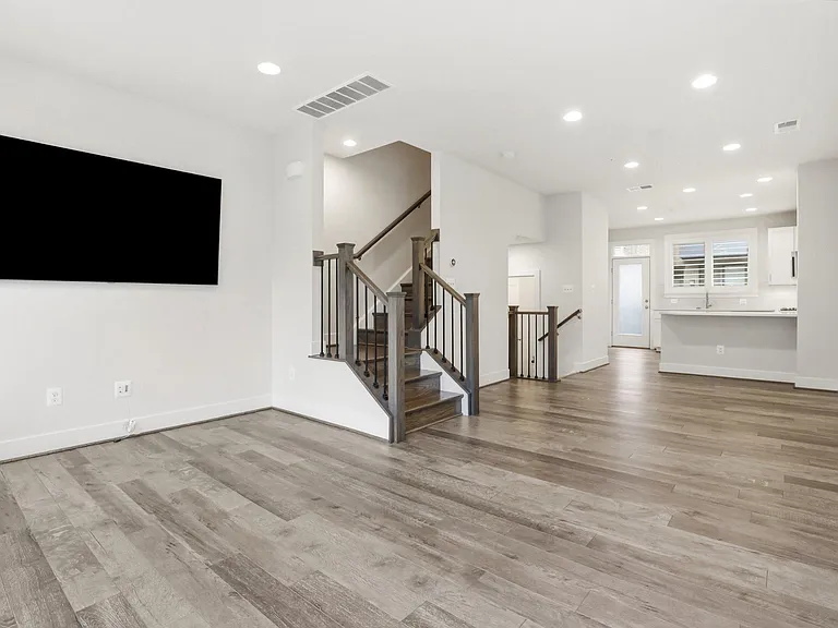 6924 Rockledge Dr — Photo 9