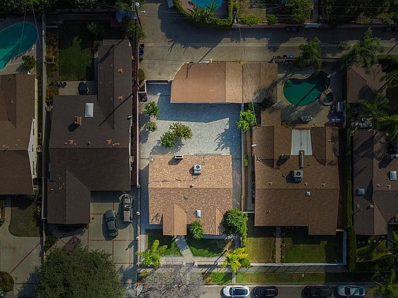 4th image of 13434 1/2 Chandler Blvd