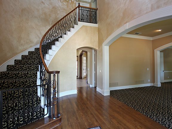4th image of 5920 Red Hill Ln.