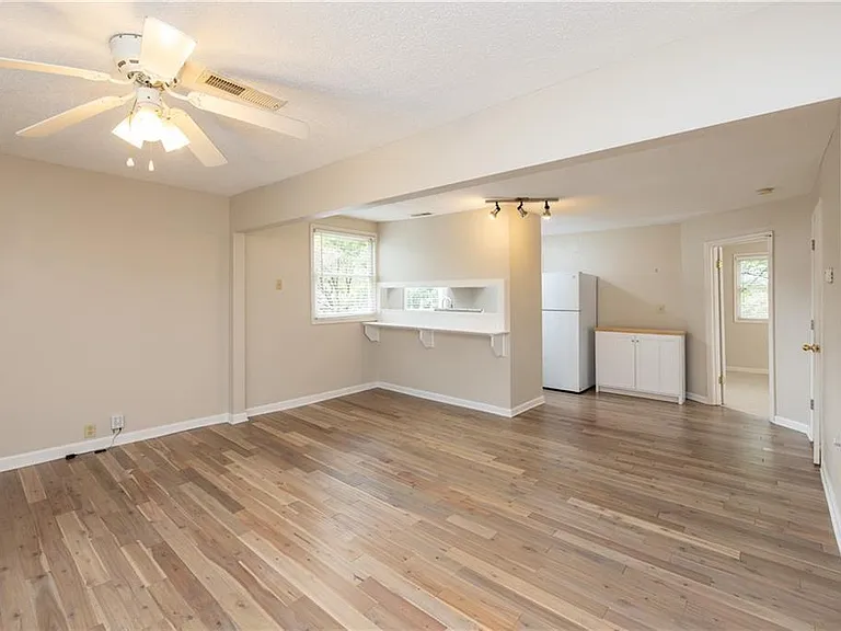 897 Argonne Ave NE #4 — Photo 5