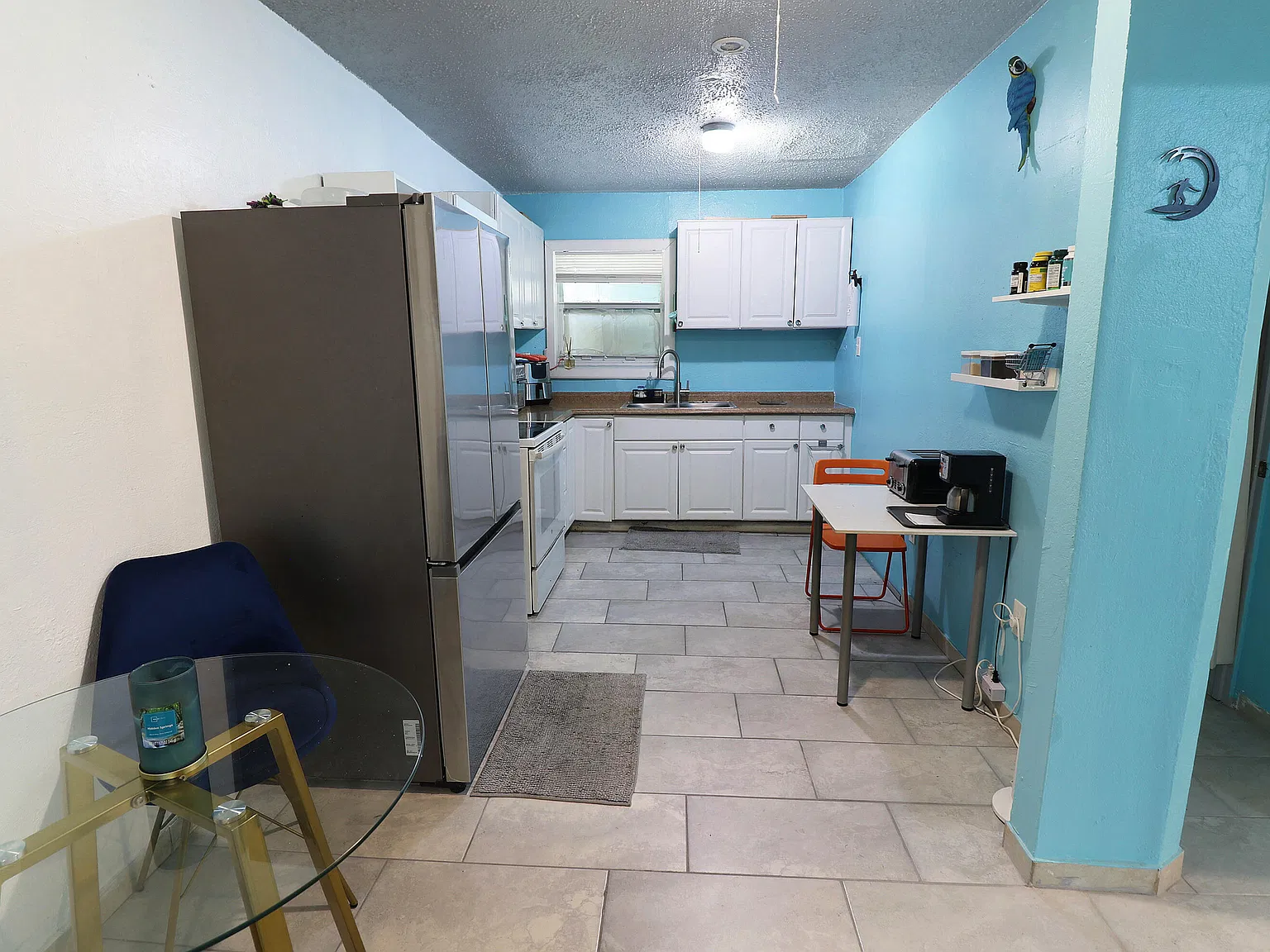 2 bed, 1.0 bath, 964 sqft, $2,400 — Photo 3
