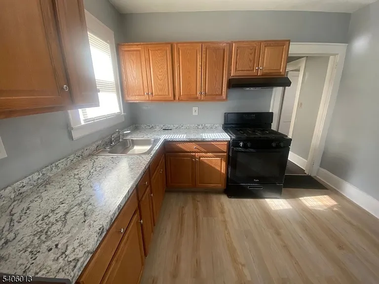 133 Willowdale Ave — Photo 18