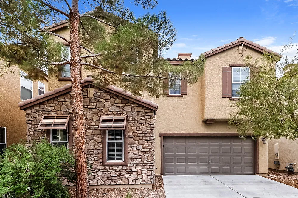3 bed, 2.5 bath, 1948 sqft, $3,180 — Photo 1