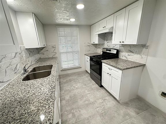 3rd image of 7718 Mosewood St