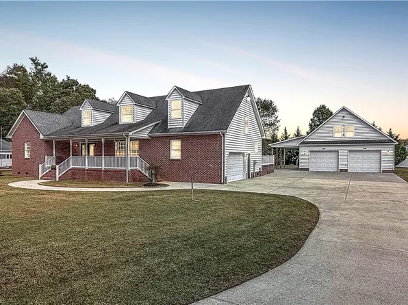 106 Fox Ln, Moyock, NC 27958