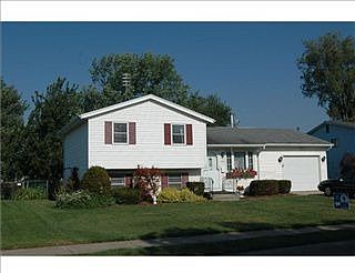 2nd image of 1121 Sylvan Ln
