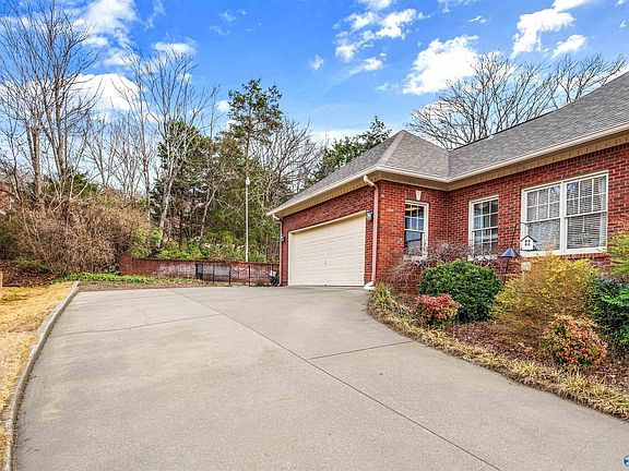 4th image of 2128 Greenslope Trl NE