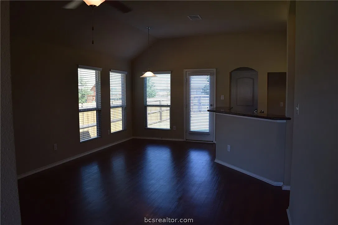 3 bed, 1353 sqft, $1,850 — Photo 3