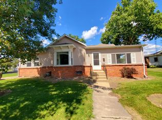 449 W Main St, El Paso, IL 61738