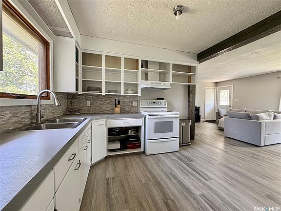 4th image of 130 1st AVENUE N