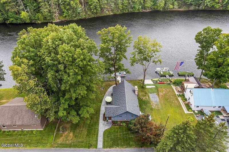 3rd image of 72 Davern Drive