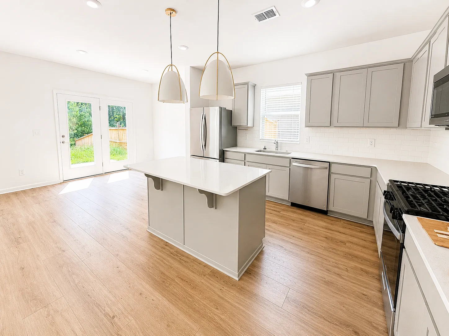 5 bed, 2670 sqft, $2,200 — Photo 3
