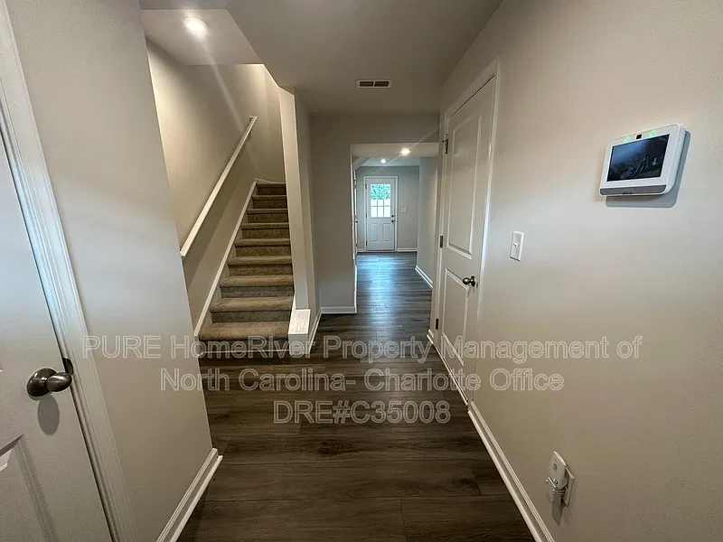 3 bed, 3.0 bath, 1710 sqft, $1,820 — Photo 4