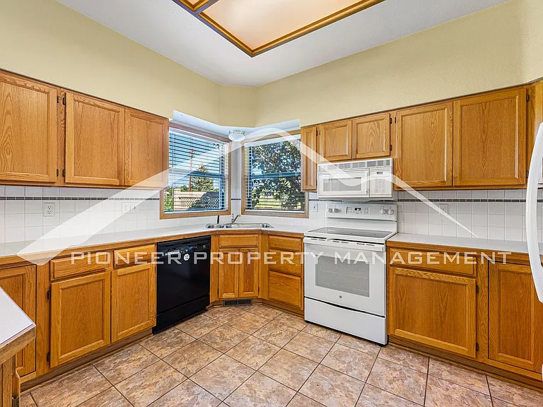 2924 Troxell Ave — Photo 11