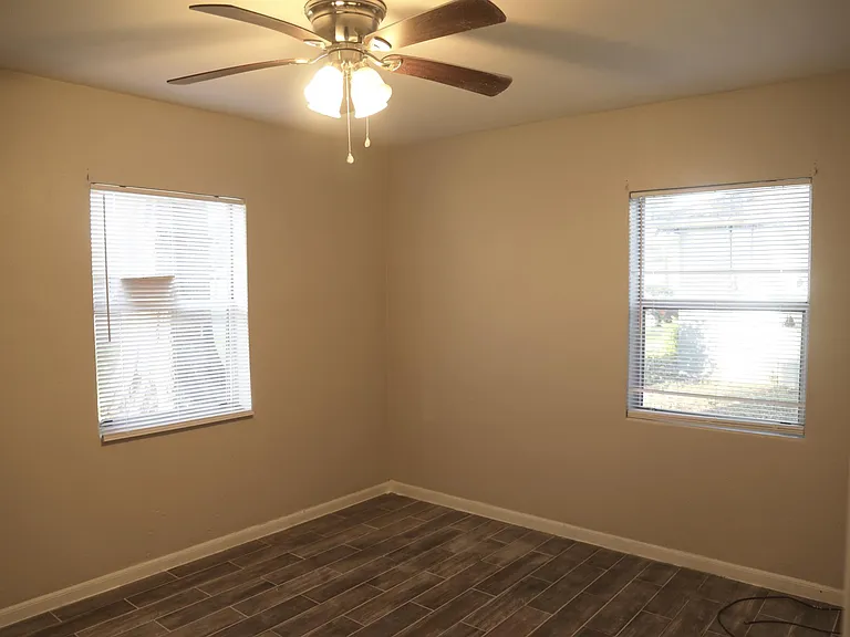 5084 Andrews St — Photo 12