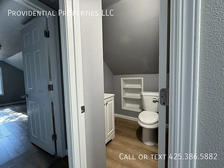 708 D St SE — Photo 11