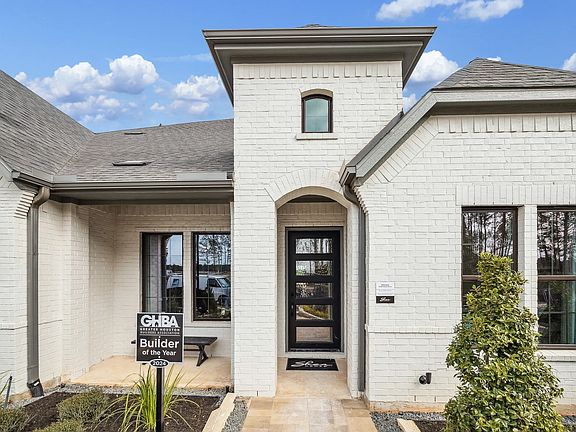 Plan 5039 Porch - Staged