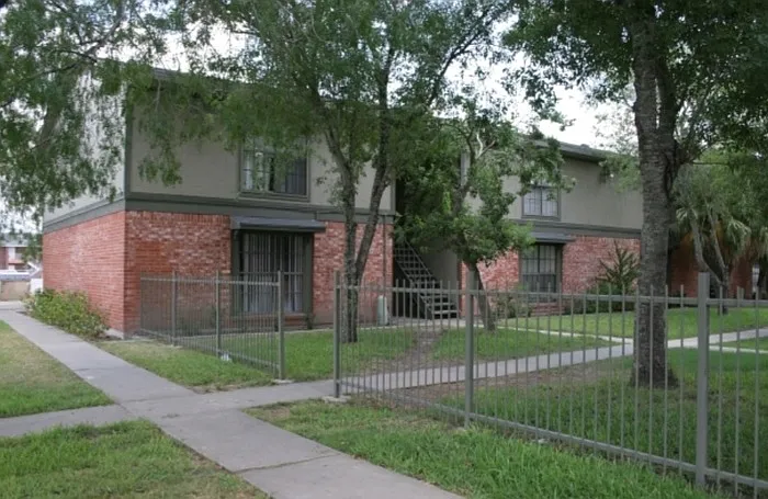 502 E Davis St #22 — Photo 12