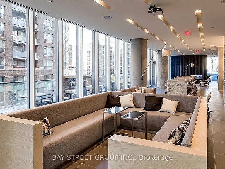 15 Grenville St #2103 — Photo 20