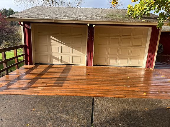 Detached garage