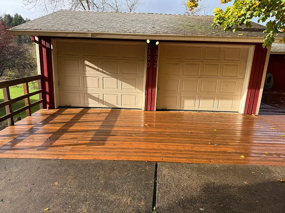 Detached garage