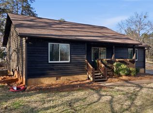 107 Lakewood Dr, West Union, SC 29696
