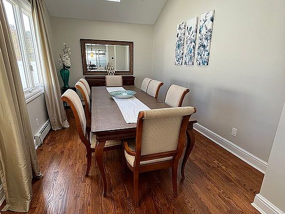 4th image of 915 Ilse Ct