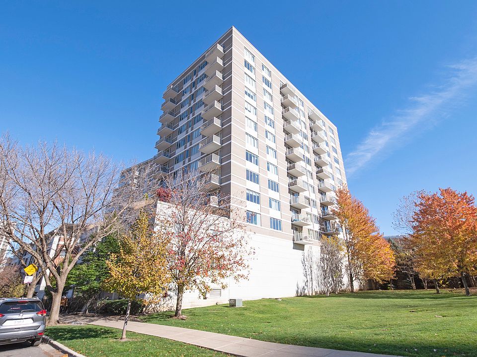 1st image of 1515 S Prairie Ave Unit 812