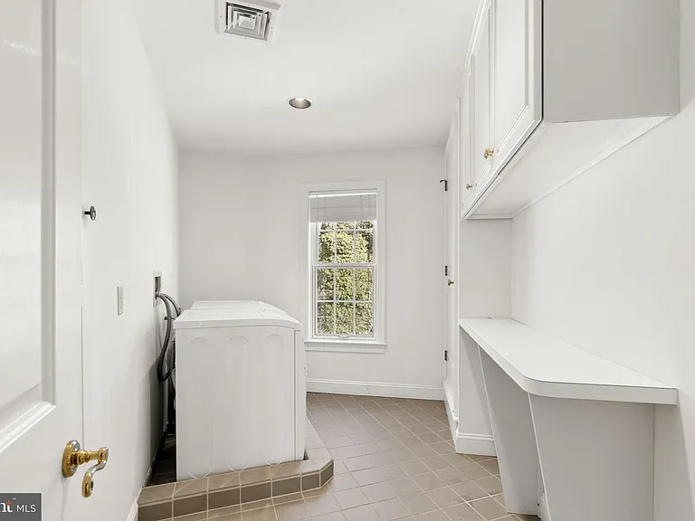 841 Mount Moro Rd — Photo 50