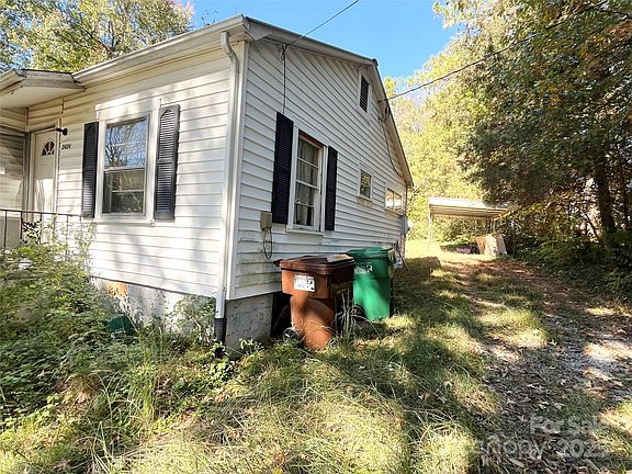 3rd image of 2424 Ashford Cir