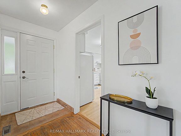 4th image of 10 Cockburn Dr