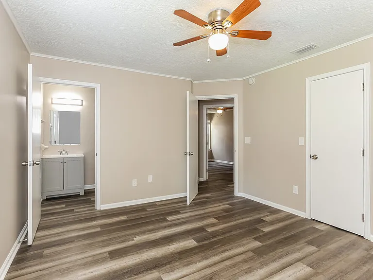 3030 Caroline Crest Dr E — Photo 8