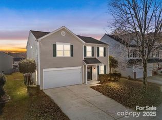 10320 Wakerobin Ln, Charlotte, NC 28213