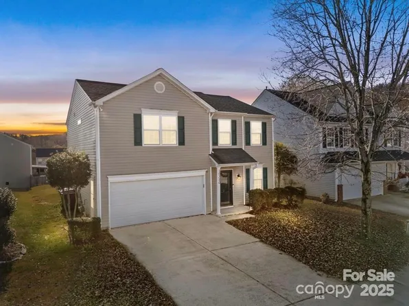 10320 Wakerobin Ln, Charlotte, NC 28213