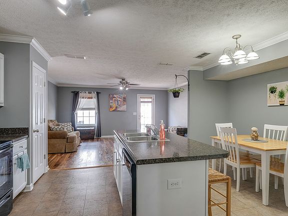 4th image of 413 Wichita Dr