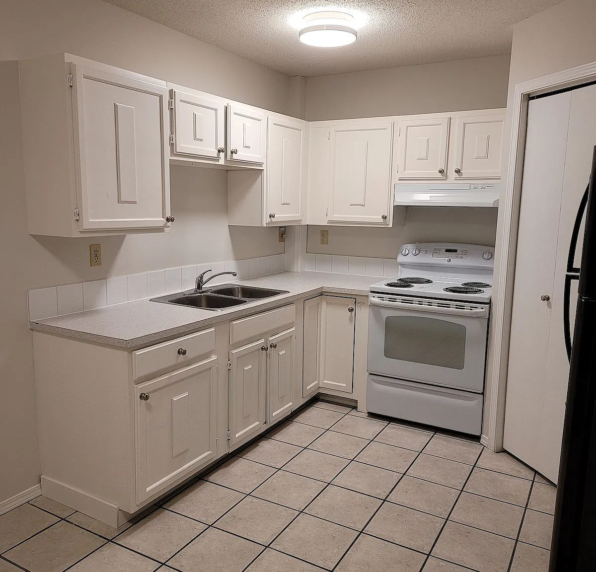3 Bedroom in Southwood — Photo 2