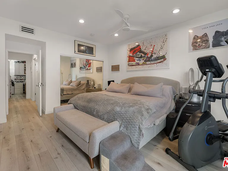 8601 W West Knoll Dr #5 — Photo 18
