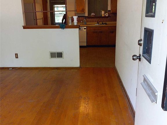 5th image of 126 Elbring Dr