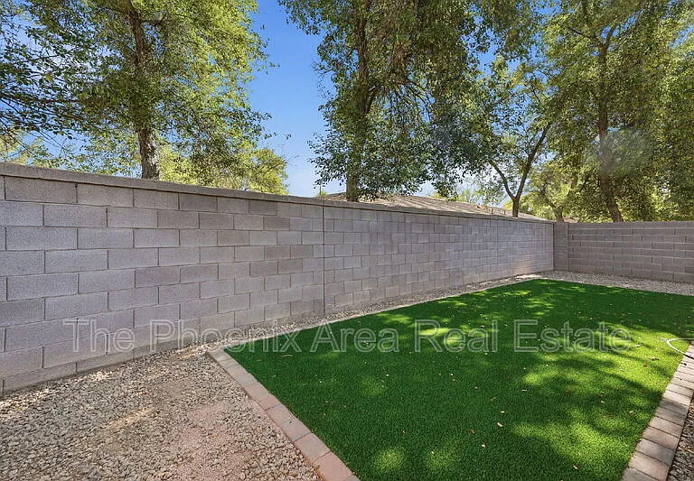 554 E San Carlos Way — Photo 28