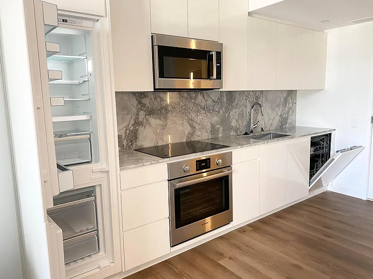 987 Queen St #1416 — Photo 10