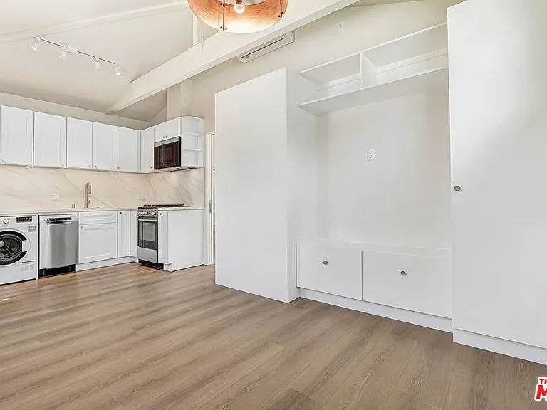 1130 Ashland Ave #B — Photo 2