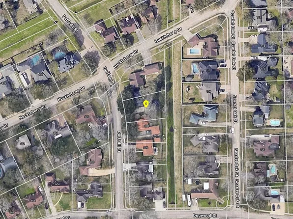 210 Daffodil St, Lake Jackson, TX 77566