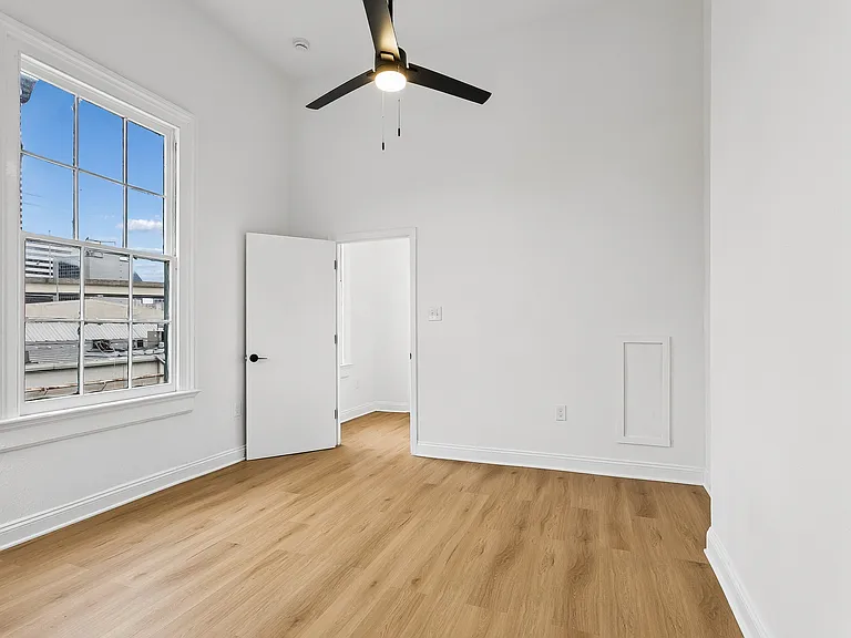 2050 Clio St — Photo 4