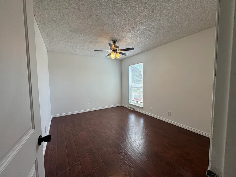 1225 S Oneida St — Photo 10